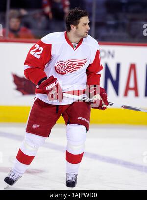 März 2010 - Calgary, Alberta, Kanada - Foto des NHL-Spielerprofils auf Detroit Red Wings' Brett Lebda während eines Spiels in Calgary. (Foto: © Larry MacDougal via ZUMA Wire) Stockfoto