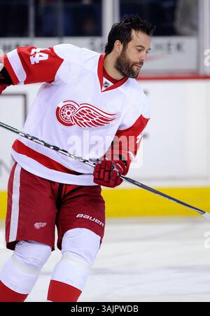 März 2010 – Calgary, Alberta, Kanada – Foto des NHL-Spielerprofils von Todd Bertuzzi in Detroit Red Wings während eines Spiels in Calgary. (Foto: © Larry MacDougal via ZUMA Wire) Stockfoto