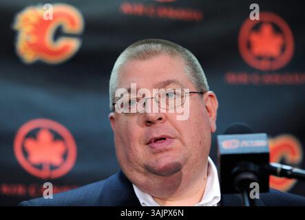 Dezember 2010 - Calgary, Alberta, Kanada - NHL-Profilfoto auf Jay Feaster, General Manager von Calgary Flames, während einer Pressekonferenz in Calgary. (Foto: © Larry MacDougal via ZUMA Wire) Stockfoto