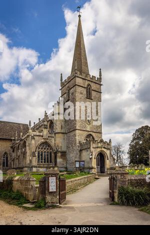 Kirche St Cyriac in dem malerischen Dorf Lacock, in der Nähe von Chippenham, Wiltshire, England, UK Stockfoto