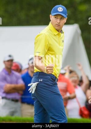 28. Mai 2017 – Fort Worth, TX, USA – Jordan Spieth reagiert, nachdem er in der Finalrunde des Dean & DeLuca Invitational Golf Turniers am Sonntag, den 28. Mai 2017, im Colonial Country Club in Fort Worth, Texas einen Vogel auf dem 5. Loch gemacht hat. (Bild: © Ray Carlin/TNS via ZUMA Wire) Stockfoto