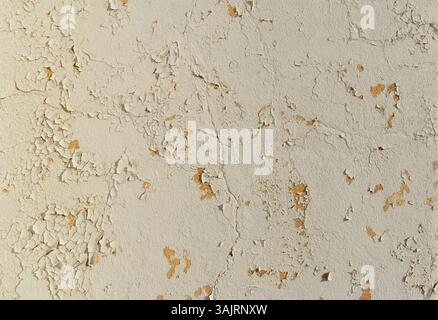 Alte Strukturwand mit rauer Farbe und staubigem Schmutz Stockfoto