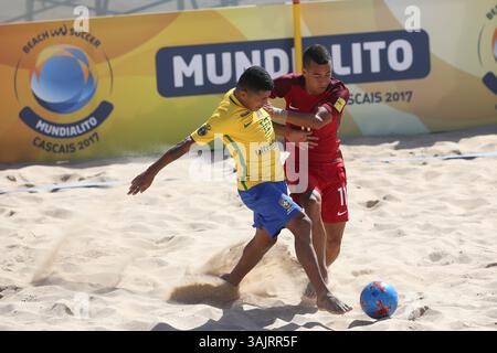 23. Juli 2017: Lissabon, Portugal - Brasiliens Stürmer Datinha kämpft am 23. Juli 2017 am Strand Carcavelos in Cascais, Portugal, beim Beach Soccer Mundialito 2017 um den Ball. Brasilien gewann mit 6:4. Foto: Pedro Fiuza. (Foto: © Pedro Fiuza Via ZUMA Wire) Stockfoto