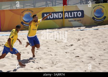 23. Juli 2017: Lissabon, Portugal: Der brasilianische Verteidiger Bruno Xavier feiert, nachdem er am 23. Juli 2017 beim Beach Soccer Mundialito 2017 am Strand von Carcavelos in Cascais, Portugal, ein Tor geschossen hat. Brasilien gewann mit 6:4. Foto: Pedro Fiuza. (Foto: © Pedro Fiuza Via ZUMA Wire) Stockfoto
