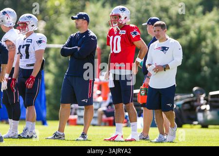 30. Juli 2017; Foxborough, MA, USA; New England Patriots Quarterback Jimmy Garoppolo (10) sieht sich im New England Patriots Training Camp im Gillette Stadium an. Anthony Nesmith/Cal Sport Media (Kreditbild: &Copy; Anthony Nesmith/CSM via ZUMA Wire) Stockfoto