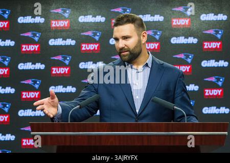 30. Juli 2017; Foxborough, MA, USA; Rob Ninkovich, Verteidigungsende der New England Patriots, gibt seinen Rücktritt während einer Pressekonferenz im Gillette Stadium bekannt. Anthony Nesmith/Cal Sport Media (Kreditbild: &Copy; Anthony Nesmith/CSM via ZUMA Wire) Stockfoto
