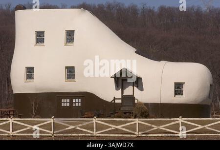 Februar 2009 - Hellam Township, Pennsylvania, USA - das Haines Shoe House befindet sich mitten auf einem Maisfeld in Hellam Township, Pennsylvania. (Kreditbild: © Bill Kalina/ZUMA Press) Stockfoto