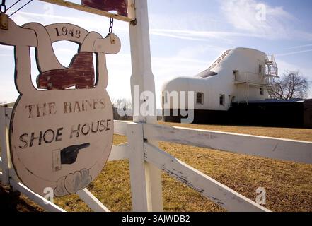 Februar 2009 - Hellam Township, Pennsylvania, USA - das Haines Shoe House befindet sich mitten auf einem Maisfeld in Hellam Township, Pennsylvania. (Kreditbild: © Bill Kalina/ZUMA Press) EINSCHRÄNKUNGEN: NE/RF Stockfoto