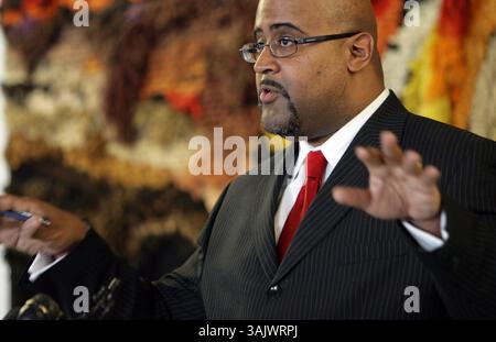 Ehemaliger Bürgermeister von Detroit und derzeitiger Präsident des Stadtrats von Detroit, Ken Cockrel Jr. CQrr informiert die Medien über seine Wahl, am Dienstag, den 12. Mai 2009 in der Cathedral Church of St. Paul für den stadtrat in Detroit zu kandidieren. RASHAUN RUCKER/Detroit Free Press (Foto: © Detroit Free Press/ZUMA Press) Stockfoto