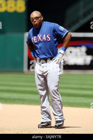 7. Mai 2009: Center Fielder #22 Marlon Byrd von den Texas Rangers in Aktion gegen die Oakland A's im Oakland Alameda County Coliseum in Oakland, Kalifornien. Die A's Beat the Rangers 9-4. (Bild: © Greg Ashman/Cal Sport Media) Stockfoto