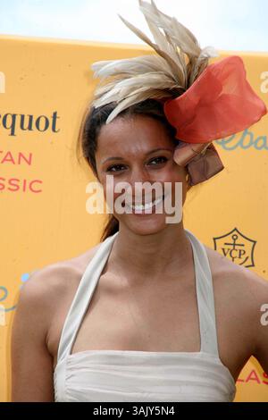 Prinz Harry spielt im Rahmen seines ersten offiziellen Besuchs in den USA beim zweiten jährlichen Veuve Cilcquot Manhattan Polo Classic, mit Erlösen zugunsten amerikanischer Freunde von Senebale.Arrivals.Mai 30, 09.Governor's Island, NYC. Fotos von Sonia Moskowitz, Globe Photos Inc 2009.AISHA THOMPSON..K62088SMO (Kreditbild: © Sonia Moskowitz/Globe Photos/ZUMAPRESS.com) Stockfoto