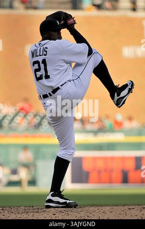 19. Mai 2009: Detroit Tigers startet den Pitcher Dontrelle Willis #21, während die Sonne am Dienstag Abend hinter den Tribünen im Comerica Park, Detroit, Michigan untergeht. Detroit Tigers vs Texas Rangers. (Bild: © Steve King/Cal Sport Media) Stockfoto