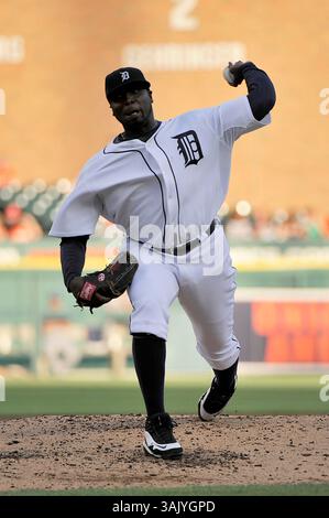 19. Mai 2009: Detroit Tigers startet den Pitcher Dontrelle Willis #21, während die Sonne am Dienstag Abend hinter den Tribünen im Comerica Park, Detroit, Michigan untergeht. Detroit Tigers vs Texas Rangers. (Bild: © Steve King/Cal Sport Media) Stockfoto