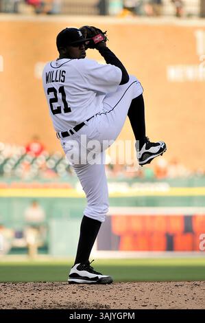 19. Mai 2009: Detroit Tigers startet den Pitcher Dontrelle Willis #21, während die Sonne am Dienstag Abend hinter den Tribünen im Comerica Park, Detroit, Michigan untergeht. Detroit Tigers vs Texas Rangers. (Bild: © Steve King/Cal Sport Media) Stockfoto