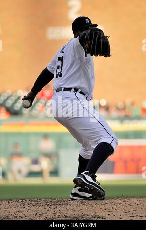 19. Mai 2009: Detroit Tigers startet den Pitcher Dontrelle Willis #21, während die Sonne am Dienstag Abend hinter den Tribünen im Comerica Park, Detroit, Michigan untergeht. Detroit Tigers vs Texas Rangers. (Bild: © Steve King/Cal Sport Media) Stockfoto