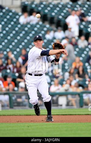 19. Mai 2009: Detroit Tigers dritter Baseman Brandon Inge #15 macht am Dienstag Abend im Comerica Park, Detroit, Michigan den langen Wurf zum ersten. Detroit Tigers gegen Texas Rangers. (Bild: © Steve King/Cal Sport Media) Stockfoto