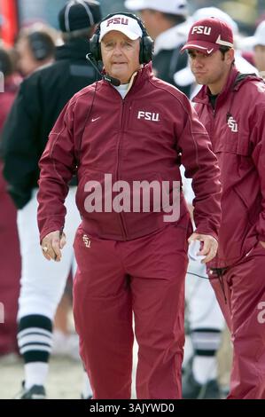 Januar 2010: Jacksonville, Florida, Vereinigte Staaten - 01. Januar 2010: Florida State Head Coach Bobby Bowden während des Konica Minolta Gator Bowl College Football Action zwischen den West Virginia Mountaineers und den Florida State Seminoles spielte am 1. Januar 2010 im Jacksonville Municipal Stadium in Jacksonville, Florida. Florida State besiegte West Virginia 33-21.(Bild: © Gray Quetti/Cal Sport Media/ZUMApress.com) Stockfoto