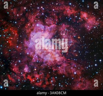 Westerlund 2 Cluster und Nebel, Kompositbild. Dieser kompakte junge Sternhaufen ist 20.000 Lichtjahre von der Erde entfernt, im Sternbild Carina. Zusammen mit den damit verbundenen Nebeln ist er Teil der sternbildenden Region Gum 29. Dieses Bild kombiniert sichtbare und nahe Infrarot-Daten des Hubble Space Telescope (Hubble Legacy Archive) und des Chart 32 Teams. Stockfoto