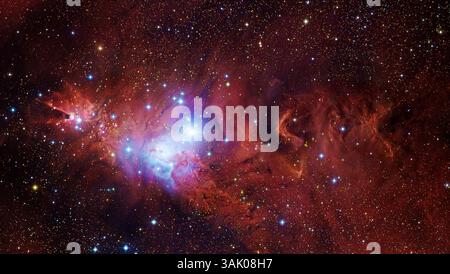 Kegelnebel und Weihnachtsbaumhaufen. Dieser Bereich des Nachthimmels ist als NGC 2264 bekannt. Er enthält den Kegelnebel (ganz links) und die hellblauen Sterne des Weihnachtsbaumes. Der hellste Stern ist S Mon, während die Region direkt darunter wegen ihrer Farbe und Textur als Fuchspelznebel bezeichnet wird. Der Kegelnebel ist 7 Lichtjahre lang und liegt 2700 Lichtjahre von der Erde entfernt im Sternbild Monoceros. Mosaikbild aus dem Subaru Telescope-Archiv (NAOJ) und Farbdaten aus dem Digitized Sky Survey. Stockfoto