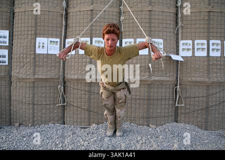 21. September 2009 - Tarin Kowt, Uruzgan, Afghanistan - niederländische Soldaten werden täglich in Bewegung gesetzt, um fit zu bleiben. (Bild: © Ton Koene/ZUMA Press) Stockfoto