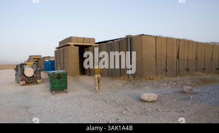 21. September 2009 - Tarin Kowt, Uruzgan, Afghanistan - Soldaten in Kamp Holland leben in bombensicheren Containern. Diese Bunker sind sicher vor Artillerie- und Raketenangriffen. In jedem Raum sind drei bis vier Soldaten untergebracht. (Bild: © Ton Koene/ZUMA Press) Stockfoto