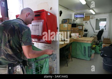 21. September 2009: Tarin Kowt, Uruzgan, Afghanistan, Postamt in Kamp Holland. Die Post wird einmal pro Woche nach Europa geschickt. (Bild: © Ton Koene/ZUMA Press) Stockfoto