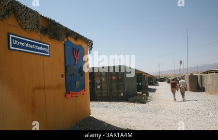 21. September 2009 - Tarin Kowt, Uruzgan, Afghanistan - Soldaten in Kamp Holland leben in bombensicheren Containern. Diese Bunker sind sicher vor Artillerie- und Raketenangriffen. In jedem Raum sind drei bis vier Soldaten untergebracht. (Bild: © Ton Koene/ZUMA Press) Stockfoto