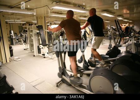 21. September 2009 - Tarin Kowt, Uruzgan, Afghanistan - niederländische Soldaten trainieren täglich, um fit zu bleiben. (Bild: © Ton Koene/ZUMA Press) Stockfoto