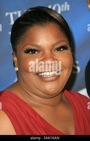 12. Februar 2009: Los Angeles, Kalifornien, USA – Schauspielerin MONIQUE bei den Ankunftspreisen bei den 40. NAACP Image Awards im Shrine Auditorium, Los Angeles. (Kreditbild: © Jeff Frank/ZUMA Press) Stockfoto
