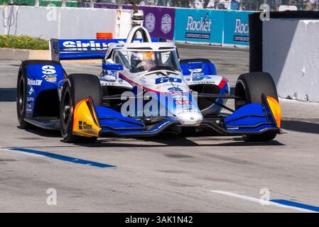 Long Beach, CA, USA. April 2025. Der Fahrer DER NTT INDYCAR-SERIE, FELIX ROSENQVIST (60) (SWE) aus Varnamo, Schweden, kommt während des Acura Grand Prix von Long Beach auf den Straßen von Long Beach in Long Beach CA. (Bild: © Walter G. Arce Sr./ASP via ZUMA Press Wire) NUR ZUR REDAKTIONELLEN VERWENDUNG! Nicht für kommerzielle ZWECKE! Stockfoto