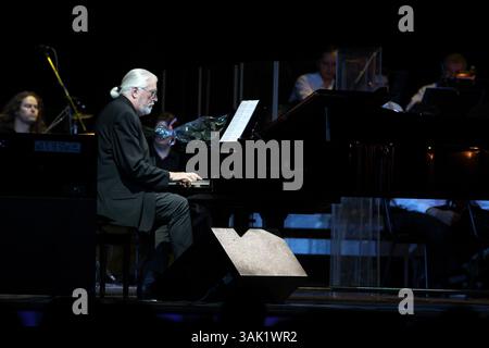15. Oktober 2009 – Moskau, Russland – Deep Purple Mitbegründer JON LORD tritt live mit dem Moskauer Symphonieorchester auf. (Kreditbild: © PhotoXpress/ZUMA Press) Stockfoto