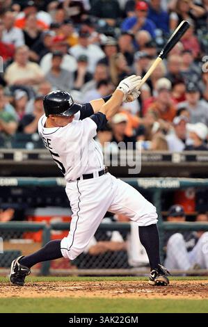 20. Mai 2009: Detroit Tigers der dritte Baseman Brandon Inge #15 legt diesen Ball in das linke Feld und steht für einen zwei-Runs-homer im Spiel am Mittwochabend im Comerica Park, Detroit, Michigan... Detroit Tigers gegen Texas Rangers. Steven King/CSM (Bild: © Steven King/Cal Sport Media) Stockfoto