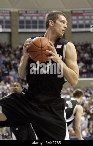 28. Februar 2009: Notre Dame Stürmer Zach Hillesland (33) im Spiel zwischen den Notre Dame Fighting Irish und den University of Connecticut Huskies im Gampell Pavilion gewann Storrs, Conn.. Connecticut das Spiel 72-65 (Credit Image: © Peter Cooke/Cal Sport Media) Stockfoto