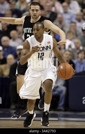 28. Februar 2009: Connecticut Garant A.J. Price (12) im Spiel zwischen den Notre Dame Fighting Irish und den University of Connecticut Huskies im Gampell Pavilion gewann Storrs, Conn.. Connecticut das Spiel 72-65 (Credit Image: © Peter Cooke/Cal Sport Media) Stockfoto