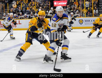 13. Dezember 2016 Kevin Shattenkirk (22) kontrolliert den Puck während eines Hockeyspiels zwischen den St. Louis Blues gegen Nashville Predators in der Bridgestone Arena in Nashville Tennessee. Steve Roberts/CSM (Credit Image: &Copy; Steve Roberts/Cal Sport Media/CSM via ZUMA Wire) Stockfoto
