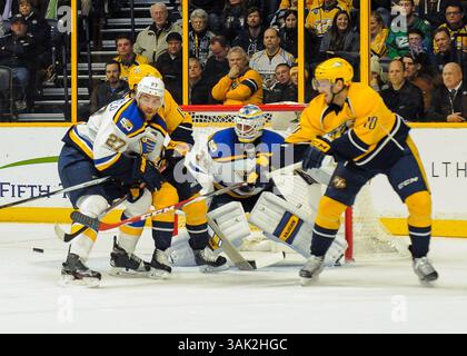 13. Dezember 2016 Nashville Predators Center Calle Jarnkrok (19) und Alex Pietrangelo (27) kämpfen um den Puck vor St. Louis Blues Torwart Jake Allen (34) während eines Hockeyspiels zwischen den St. Louis Blues gegen Nashville Predators in der Bridgestone Arena in Nashville Tennessee. Steve Roberts/CSM (Credit Image: &Copy; Steve Roberts/Cal Sport Media/CSM via ZUMA Wire) Stockfoto