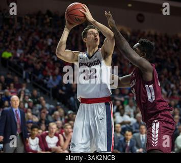 März 2017 Las Vegas, NV, USA Gonzaga Bulldogs Stürmer Zach Collins (32) erzielte 9 Punkte und 2 Blockschüsse beim NCAA West Coast Conference Men's Basketball Tournament Halbfinale Spiel 1 zwischen Gonzaga Bulldogs und Santa Clara Broncos 77-68 Sieg in der Orleans Arena Las Vegas, NV. Thurman James/CSM(Credit Image: &Copy; Thurman James/CSM via ZUMA Wire) Stockfoto