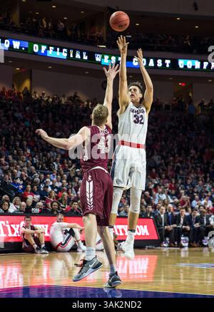 März 2017 Las Vegas, NV, USA Gonzaga Bulldogs Stürmer Zach Collins (32) erzielte 9 Punkte und 2 Blockschläge einen Sprungschuss während des Halbfinalspiels 1 der NCAA West Coast Conference Männer Basketball Tournament zwischen Gonzaga Bulldogs und Santa Clara Broncos 77-68 Sieg in der Orleans Arena Las Vegas, NV. Thurman James/CSM(Credit Image: &Copy; Thurman James/CSM via ZUMA Wire) Stockfoto