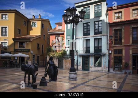 15. Juni 2016 - Spanien - Trascorrales Platz im Zentrum von Oviedo City, Asturien, Spanien. Eine der Haltestellen des Luxuszugs Transcantabrico Gran Lujo. (Bild: © Sergi Reboredo via ZUMA Wire) Stockfoto