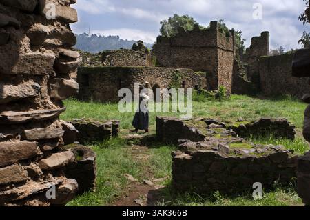 19. Juli 2012 - Mauritius - Königliche Burg und andere historische Denkmäler Gondar, Äthiopien. Gondar, am Fuße des Simiengebirges, wurde von Fasilidas in den S. gegründet. Es war ein wichtiges politisches, administratives, kommerzielles, religiöses und kulturelles Zentrum für mehr als 250 Jahre. Die Dekadenz, die aus Intrigen und dynastischen Kämpfen resultierte, wurde noch verschärft, als Tewodoros II. Den Sitz der kaiserlichen Regierung nach Debre Tabor verlegte, 100 km südöstlich. (Bild: © Sergi Reboredo via ZUMA Wire) Stockfoto