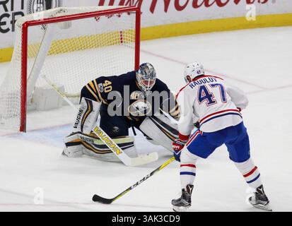 5. April 2017: Buffalo Sabres Torwart Robin Lehner (40) bereitet sich auf die Verteidigung seines Netzes vor, mit Alexander Radulov (47), der in der ersten Spielzeit des NHL Hockeyspiels zwischen den Montreal Canadiens und Buffalo Sabres im KeyBank Center in Buffalo, N.Y. (Nicholas T. LoVerde/CSM) (Credit Image: &Copy; Nicholas T. Loverde/CSM via ZUMA Wire) Stockfoto