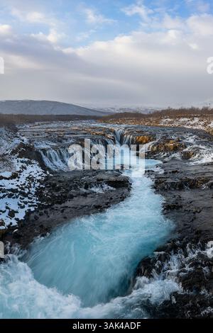 Der mächtige Wasserfall in Sudurland - Brúarfoss Wasserfall, Island Stockfoto