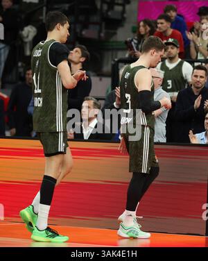 MÜNCHEN – 10. APRIL: Turkish Airlines EuroLeague reguläre Saison Spiel der Runde 34 zwischen dem FC Bayern München und Fenerbahce Beko Istanbul am 10. April 2025 im SAP Garden in München. FC Bayern MŸnchen Basketball Vladimir Lucic, Platz 11 des FC Bayern München und Andreas Obst, Platz 13 des FC Bayern München © diebilderwelt / Alamy Stock Stockfoto