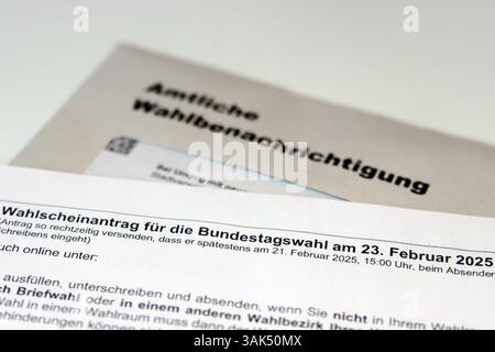 Offizielle Wahlbenachrichtigung mit Antrag auf Eine Wahlkarte Stockfoto