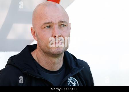 Almere, Niederlande. April 2025. ALMERE, 12.04.2025, Yanmar-Stadion, Saison 2024/2025, Dutch Betnation Tweede Divisie Football. Jong Almere City FC Trainer Danny Schenkel vor dem Spiel Jong Almere City FC - ADO20 Credit: Pro Shots/Alamy Live News Stockfoto