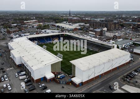 Eine Luftaufnahme des Halliwell Jones Stadions vor dem Spiel Warrington Wolves vs Hull FC in der Betfred Super League Runde 7 im Halliwell Jones Stadium, Warrington, Großbritannien, 12. April 2025 (Foto: Gareth Evans/News Images) Stockfoto
