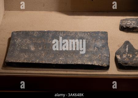 Aśokan Inschrift aus Jaugada in Prakrit, Brahmi-Schrift. 3. Jahrhundert v. Chr. König Priyadarsi (Aśoka) der Geliebte Gottes, gerichtet an die Stockfoto