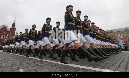 9. Mai 2017 - Moskau, RUSSLAND - Russische Armeesoldaten marschieren während der Militärparade zum Siegtag auf dem Roten Platz, um 72 Jahre seit dem Ende des Zweiten Weltkriegs und der Niederlage Nazi-Deutschlands zu feiern, am Dienstag, den 9. Mai, in Moskau, Russland. 2017. YURI KOCHETKOV/POOL/PI (Kreditbild: © Prensa Internacional via ZUMA Wire) Stockfoto