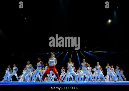 26. März 2017 – Paris, Frankreich – der Karatekörper, oder Karate in Musik, ist eine sportliche Aktivität mit dynamischem Herz-Kreislauf, die allen offen steht und heute fast 13 000 Anhänger von Männern und Frauen zählt. Es ist eine explosive Mischung aus Bewegungen aus der Kata und dem Kampf um die Musik, ohne Konfrontation, während des 32. Festivals der Kampfkunst in der AccorHotels Arena in Paris Frankreich (Credit Image: © Pierre Stevenin Via ZUMA Wire) Stockfoto