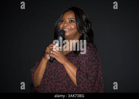 1. Dezember 2016: Die Schauspielerin Octavia Spencer spricht bei der Filmpremiere Hidden Figures und dem Empfang der NASA im Virginia Air and Space Center am 1. Dezember 2016 in Hampton, Virginia. (Bild: © Aubrey Gemignani/NASA via ZUMA Wire) Stockfoto